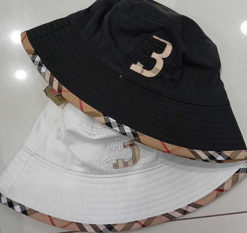 Gorro Burberry Logo De Cuero 014.74