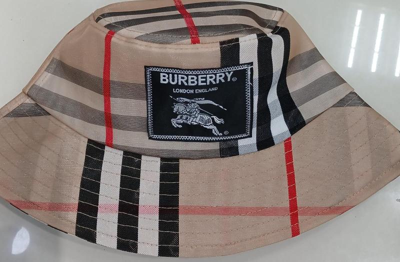 Gorro Burberry De Maya 14.74